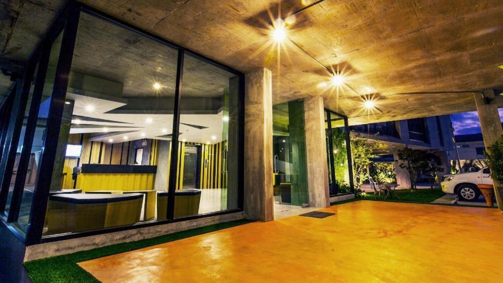 B2 Phuket Boutique & Budget Hotel Экстерьер фото