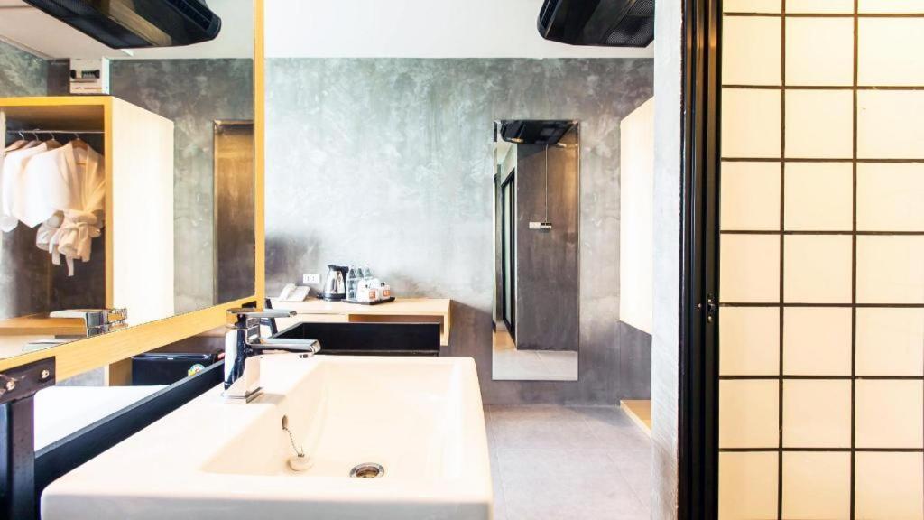 B2 Phuket Boutique & Budget Hotel Экстерьер фото