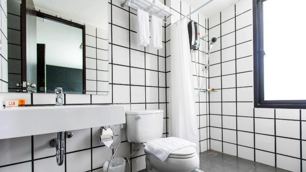 B2 Phuket Boutique & Budget Hotel Экстерьер фото
